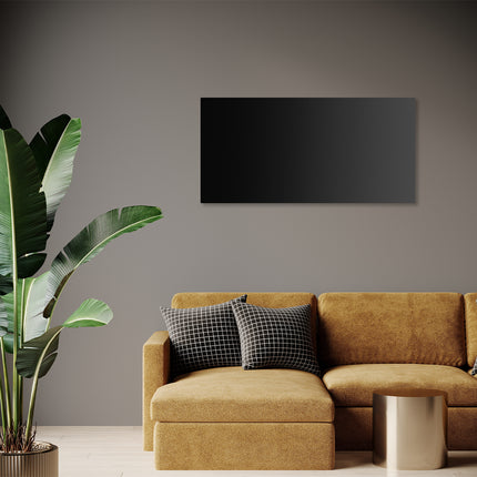 Elegante interior calentado con un calentador infrarrojo de vidrio negro, una solución de calefacción moderna y elegante.