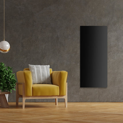 Ambiente elegante con un panel infrarrojo de cristal negro satinado en la pared, solución de calefacción moderna y eficiente.