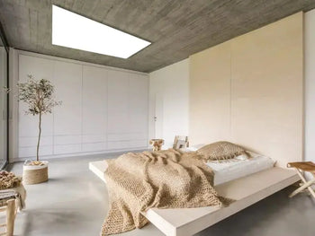 infrarood paneel van warmteshop aan het plafond in een slaapkamer