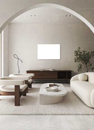 Modern interieur met een ECAROS 600 watt infrarood paneel in wit satijn aan de muur, stijlvolle en efficiënte verwarmingsoplossing.
